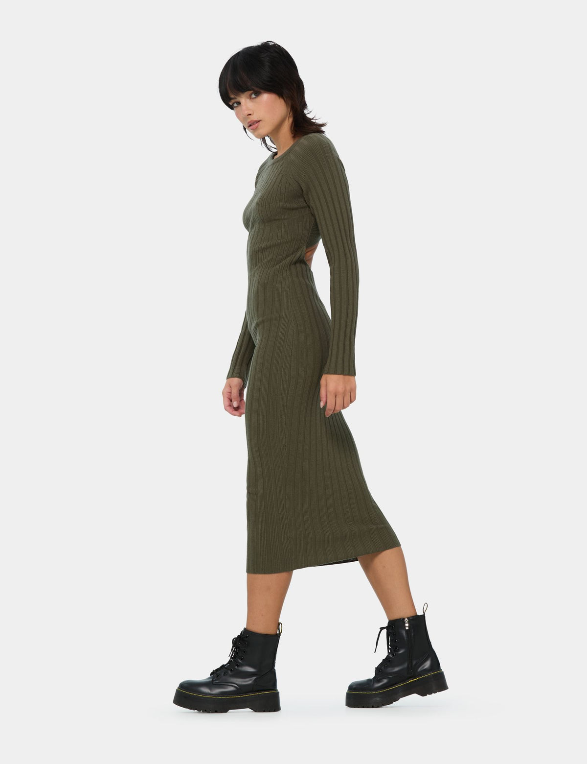 Robe longue côtelée dos nu vert olive