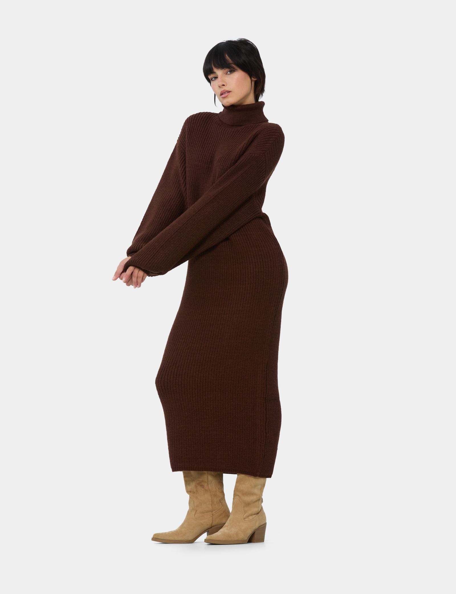 Longue robe d'hiver maille côtelée, marron foncé