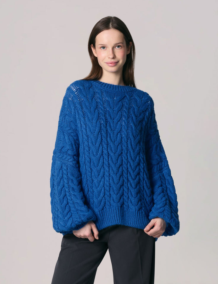 Pull en maille tressée bleu océan