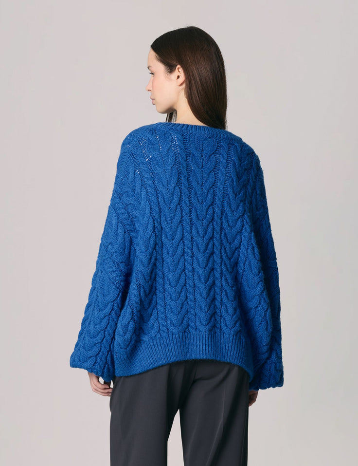 Pull en maille tressée bleu océan