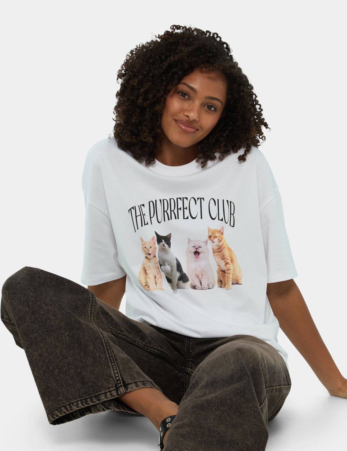 T-shirt blanc avec des chats - Image 2