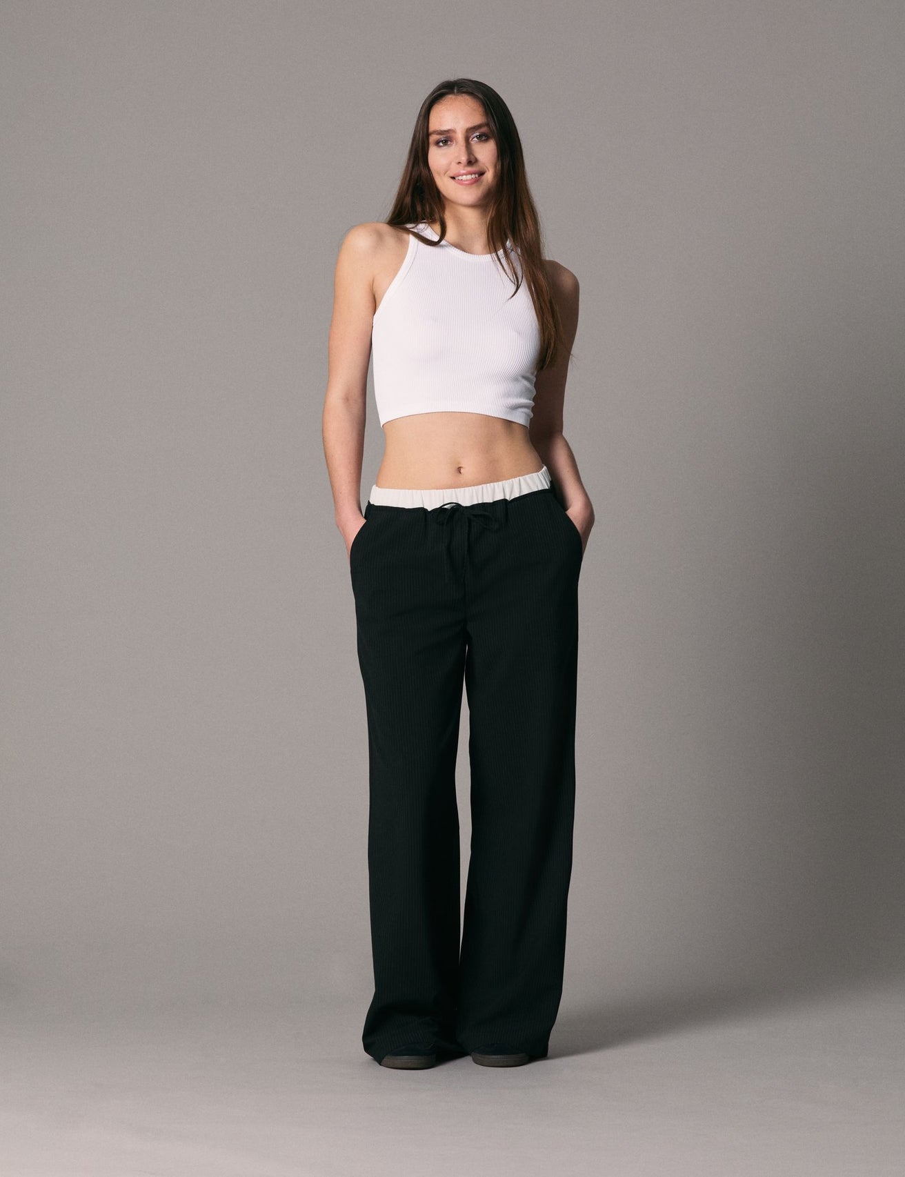 Pantalon tailleur rayé avec double couture noir - Image 3