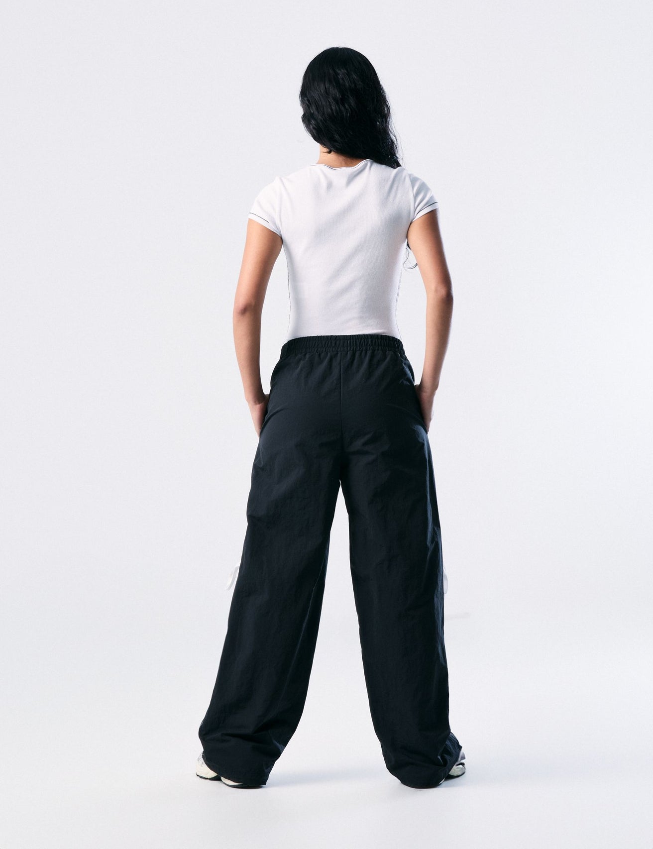 Pantalon jogging noir avec liens à nouer - Image 3