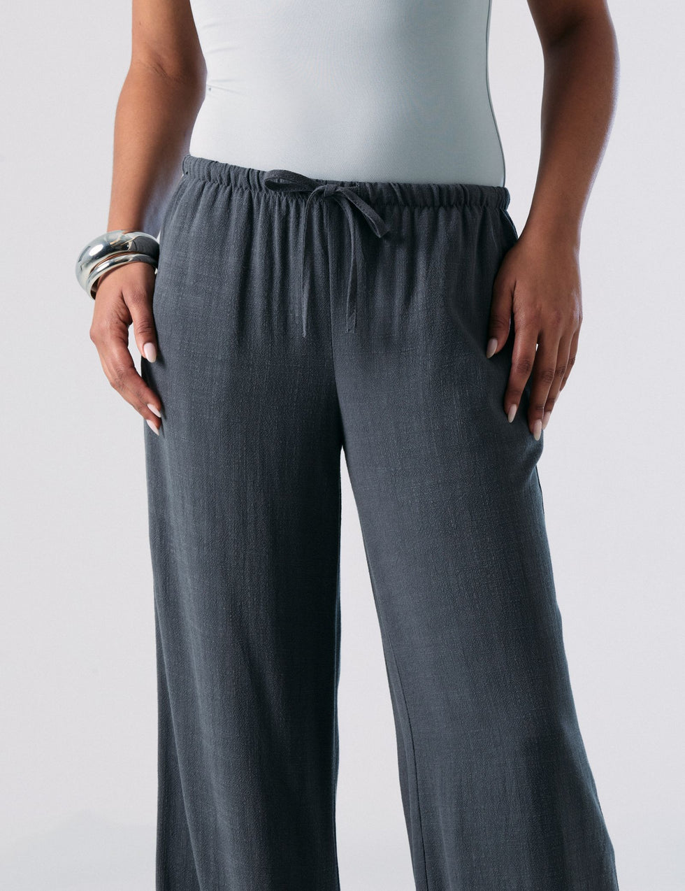 Pantalon fluide en lin gris foncé