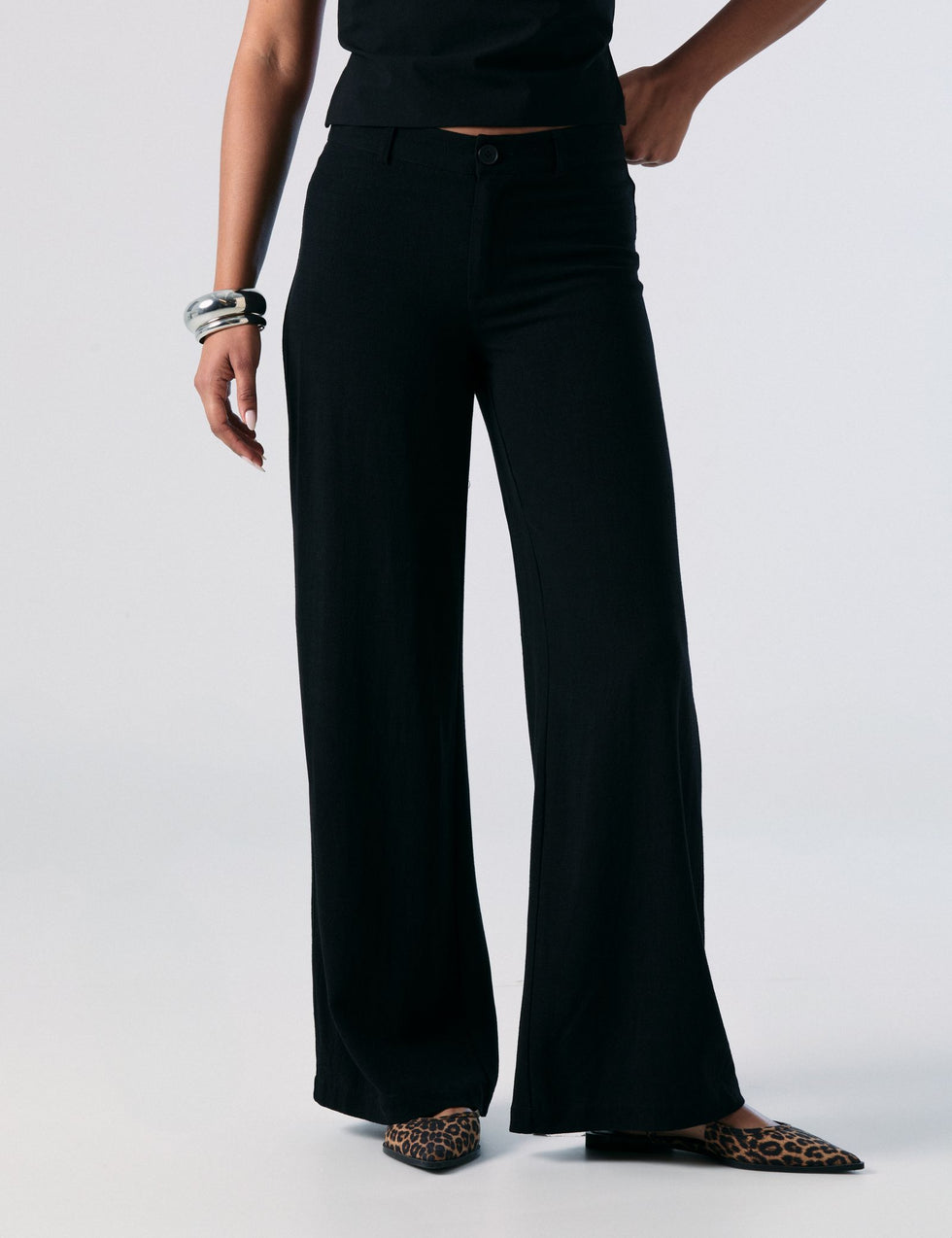 Pantalon tailleur matière lin noir