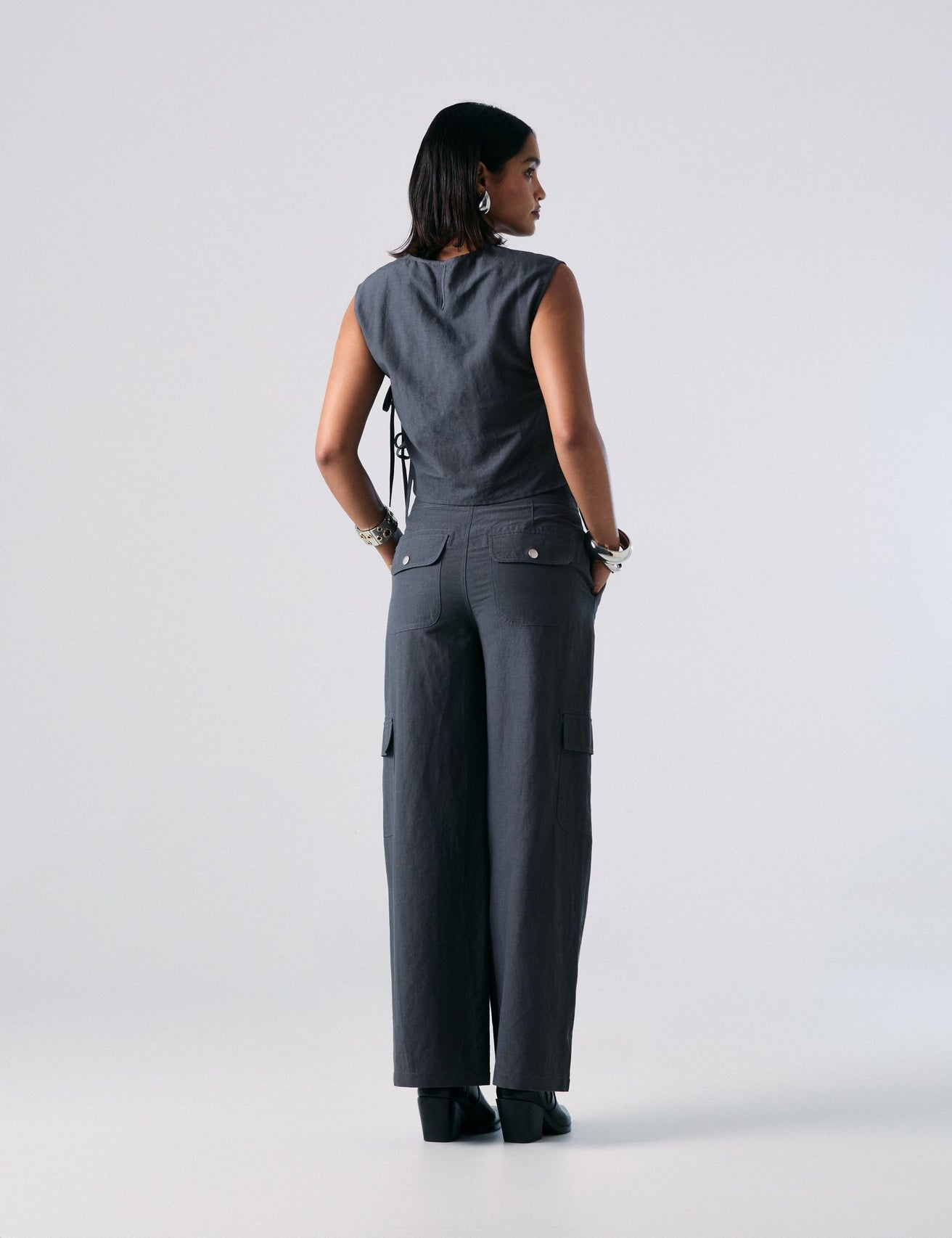 Pantalon cargo en lin gris foncé - Image 3