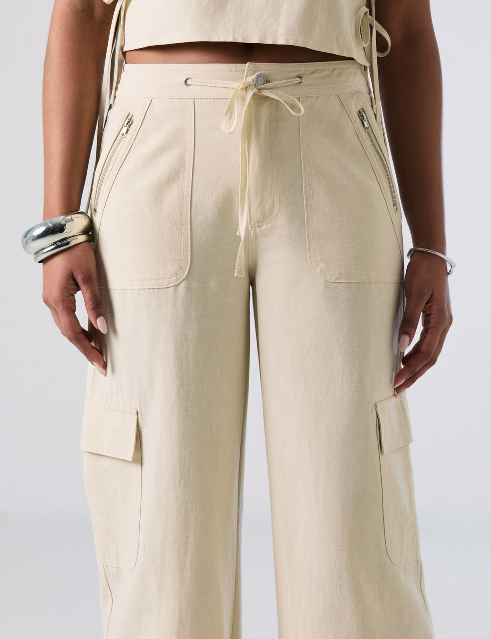 Pantalon cargo en lin beige clair