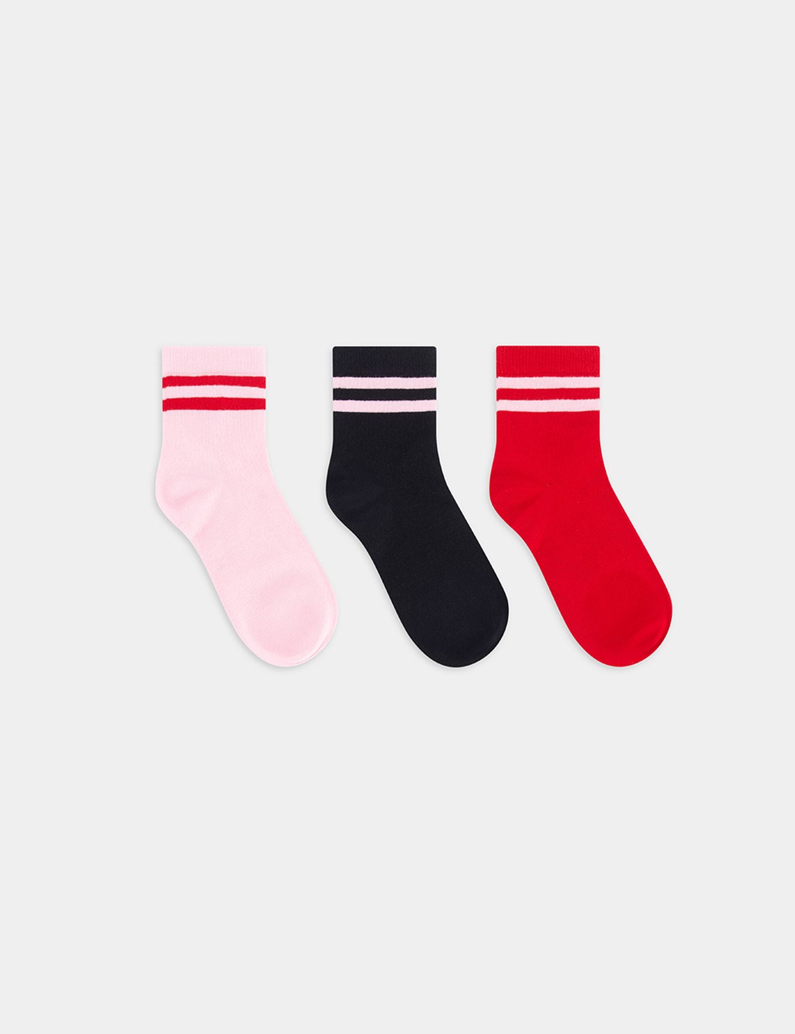 Lot de 3 paires de chaussettes noires rouges et roses