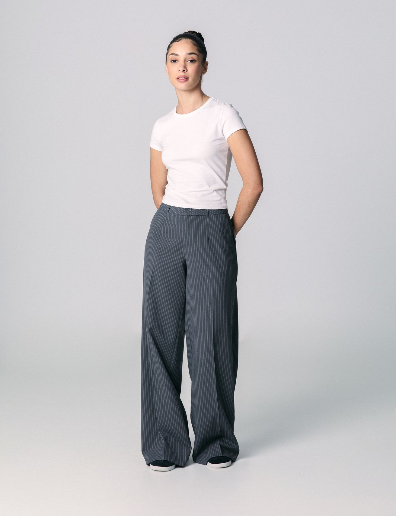 Pantalon palazzo à rayures gris foncé - Image 1