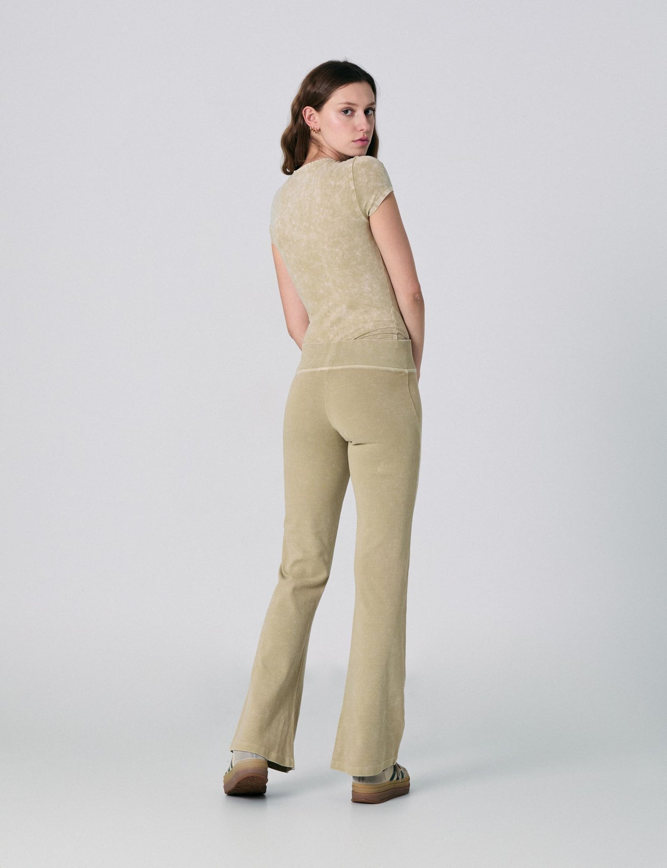 Pantalon flare beige kaki - Image 2