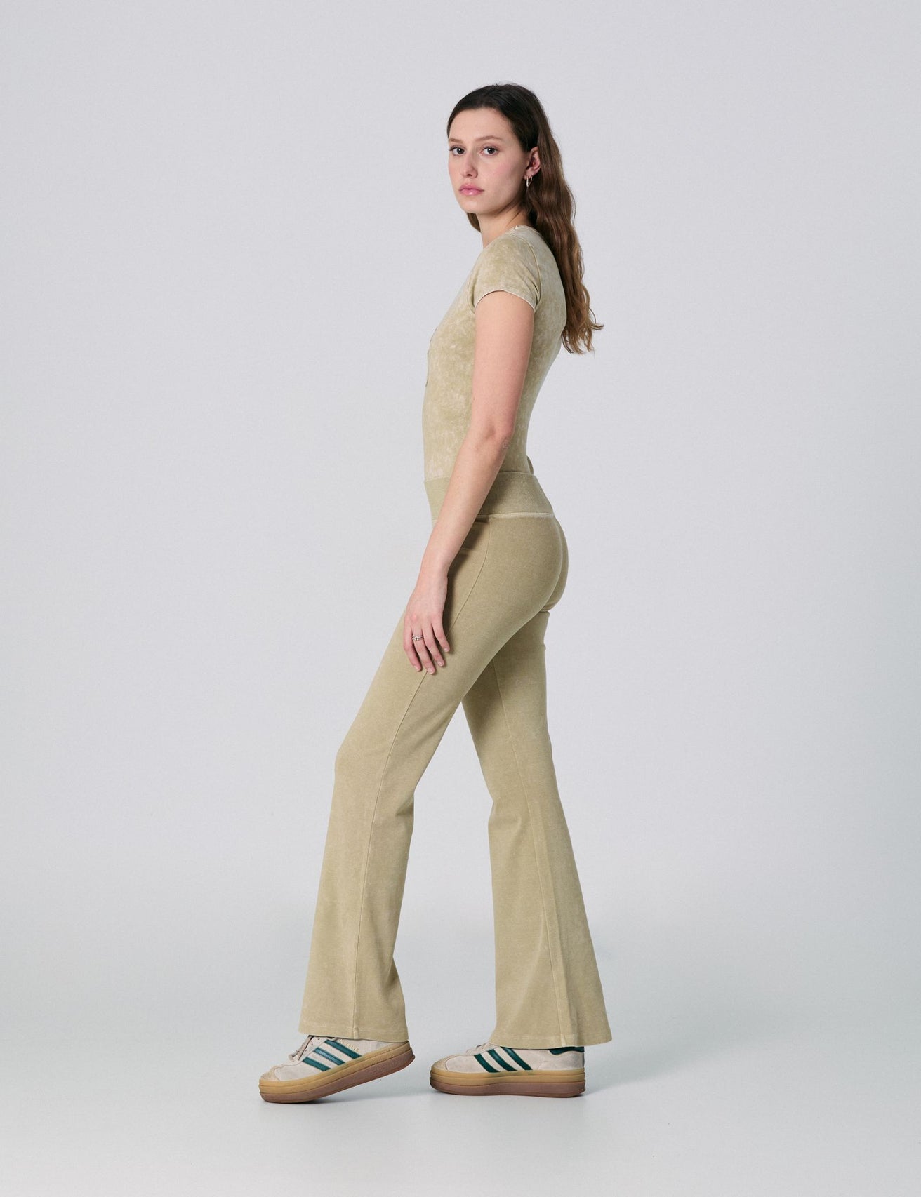 Pantalon flare beige kaki - Image 3